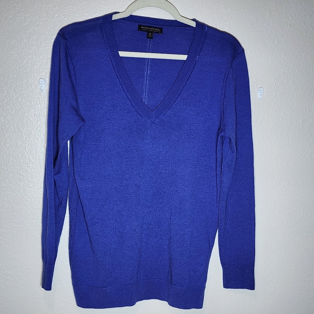 Banana Republic Extra Fine Merino Wool V-Neck Sweater Royal Purple size Medium